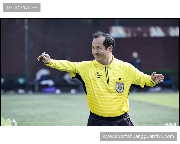 VAR延迟判罚：为何裁判要等进攻结束才吹哨？