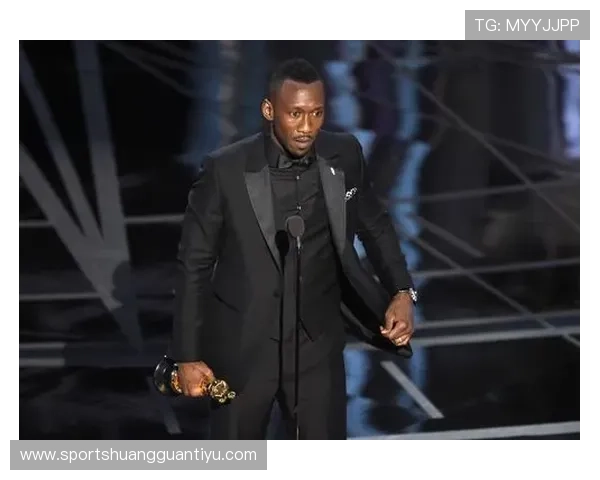 你说奥斯卡·皮斯托瑞斯穿西装参加派对，感觉比模特还撩人，这日常太反差了吧？