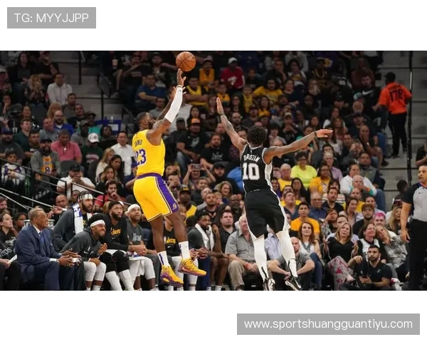 卡瓦尼训练完直接去超市抢打折牛排，这人设崩得我措手不及