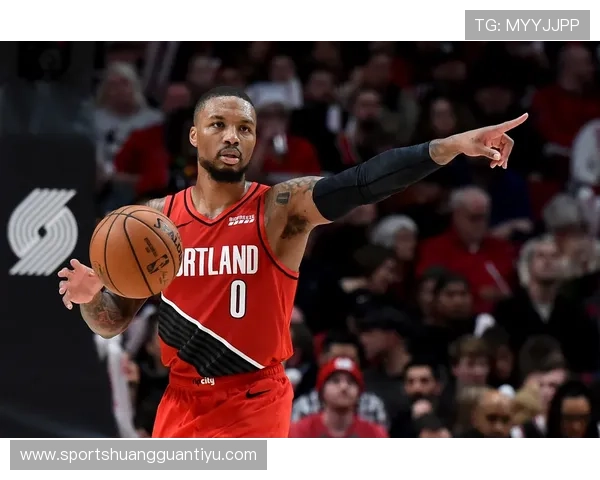 利拉德休赛期天天凌晨四点打卡训练馆，手机里存着三年前季后赛输球的视频当闹铃